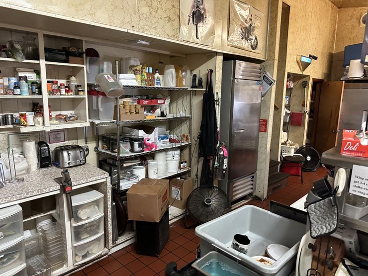 #100-•-waterfront-pub-with-4-bed/2-bath-apartment-image-66