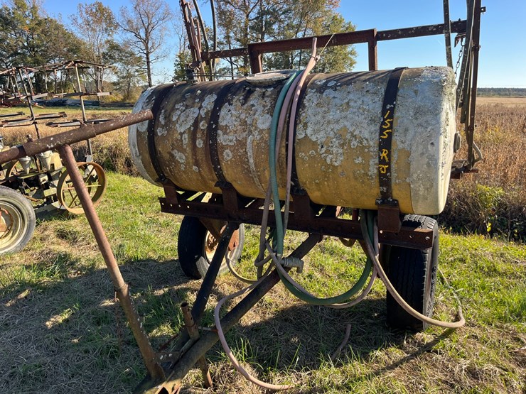 trailer-type-sprayer,-27’-folding-booms,-apprears-to-be-around-200-gallon,-located-at-276-jonestown-rd,-snow-hill-nc,-call-252-531-8061-for-more-info.-image-2