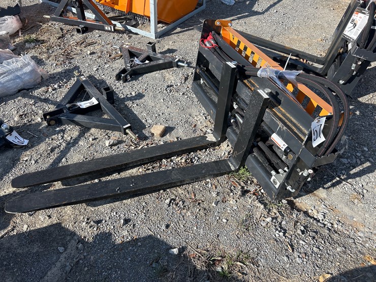 #57-•-48”-skid-steer-hydraulic-pallet-forks-image-1