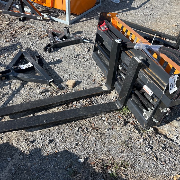 #57 • 48” SKID STEER HYDRAULIC PALLET FORKS
