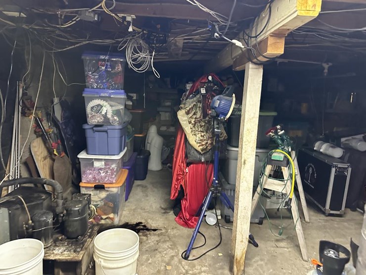 #100-•-waterfront-pub-with-4-bed/2-bath-apartment-image-130