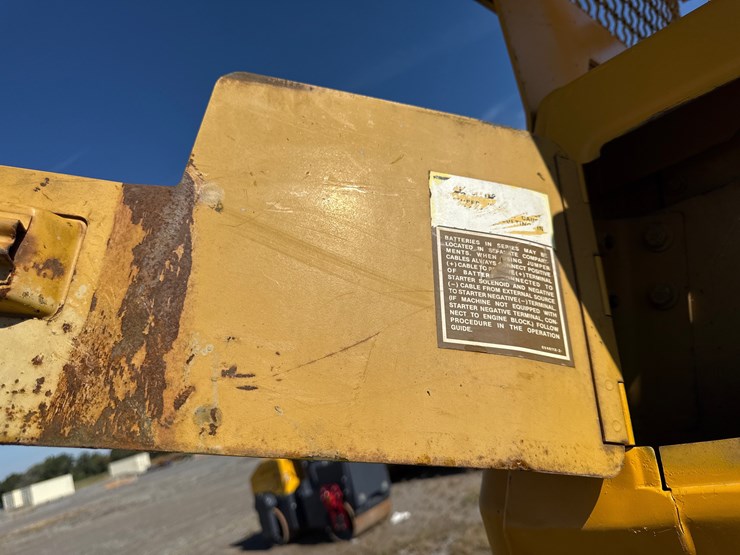 caterpillar-d4h-image-17