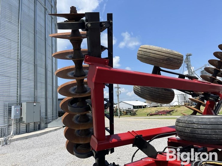 case-ih-330-image-16