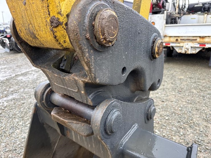 komatsu-pc138us-image-15