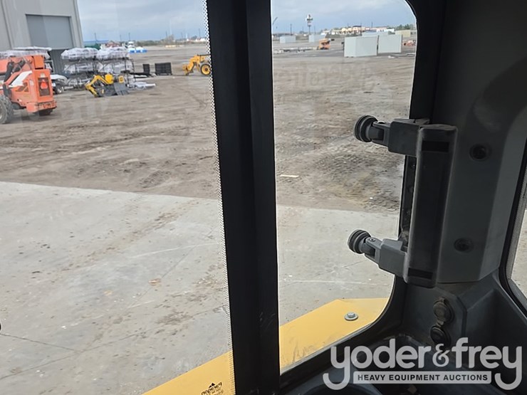 2019-deere-850l-wlt-image-107