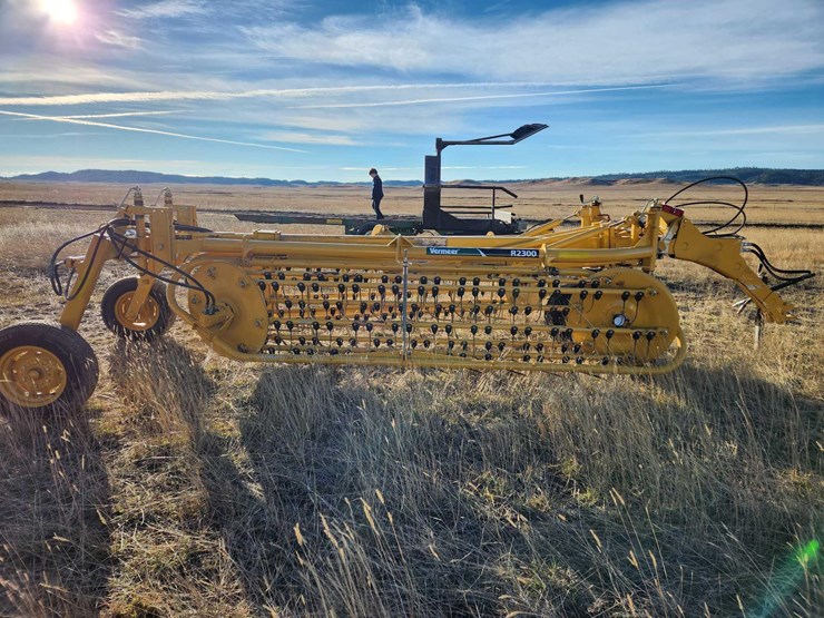 2020-vermeer-r2300-image-36