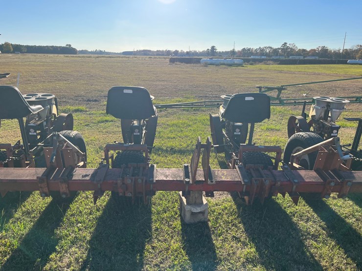 4-row-set-mechanical-6000-carosel-transplanters-on-a-210”x4”x7”-bar-located-at-1244-vandiford-thomas-rd-snow-hill-n-c--call-252-531-8061-for-info-image-7