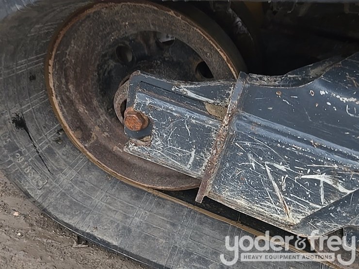 2020-deere-333g-image-18