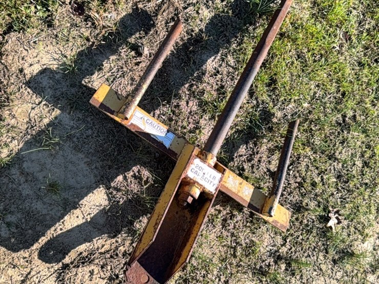 loader-bucket-bale-spear-located-at-107-jernigan-swamp-rd.,-ahoskie,-nc-image-5