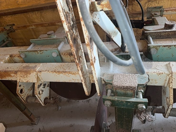 strickland-4-row-sweet-potato-inverting-plow-image-25