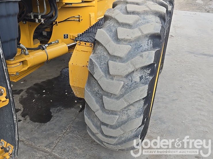 2017-deere-872g-image-72