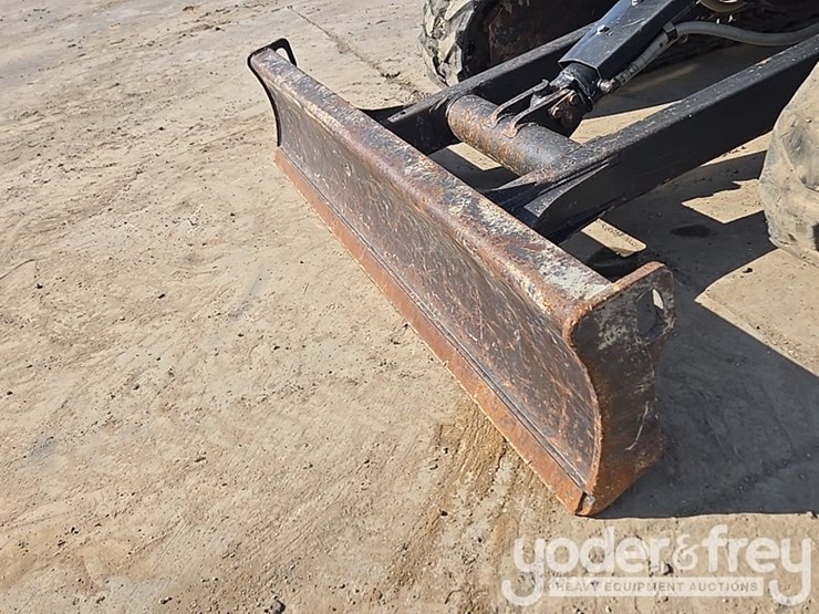 2019-deere-35g-image-13