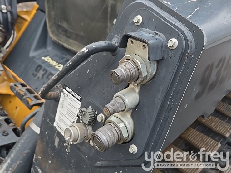 2020-deere-333g-image-31