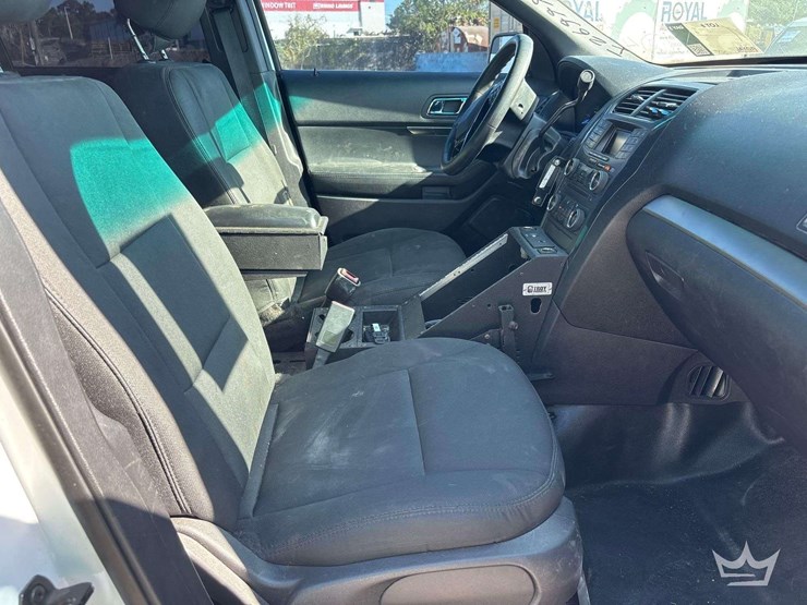 2017-ford-explorer-image-18