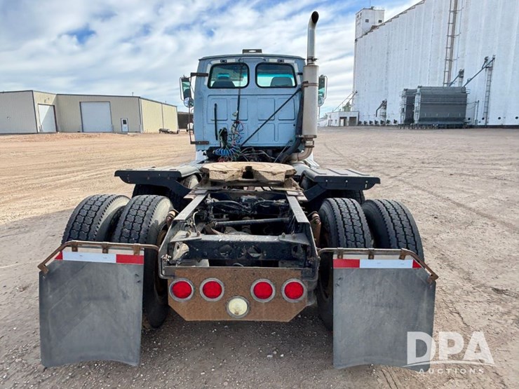 2000-caterpillar-10-image-7