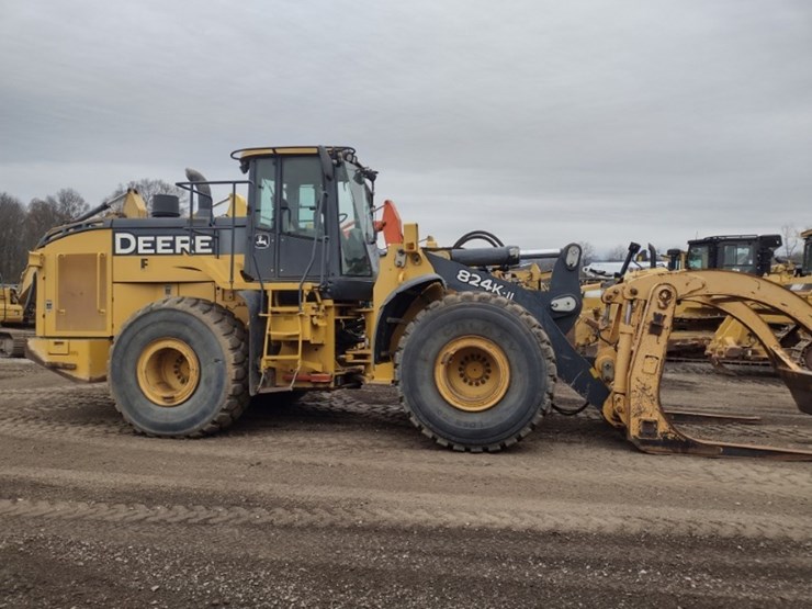 deere-824k-image-3