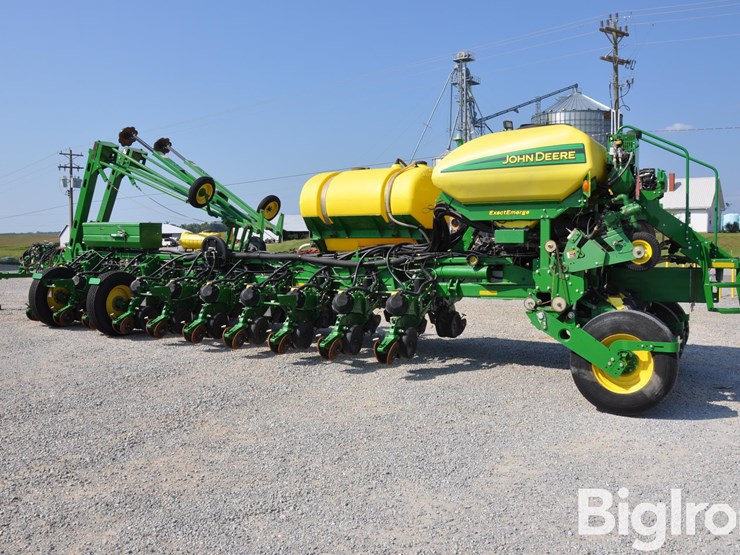 2015-john-deere-1775nt-image-7