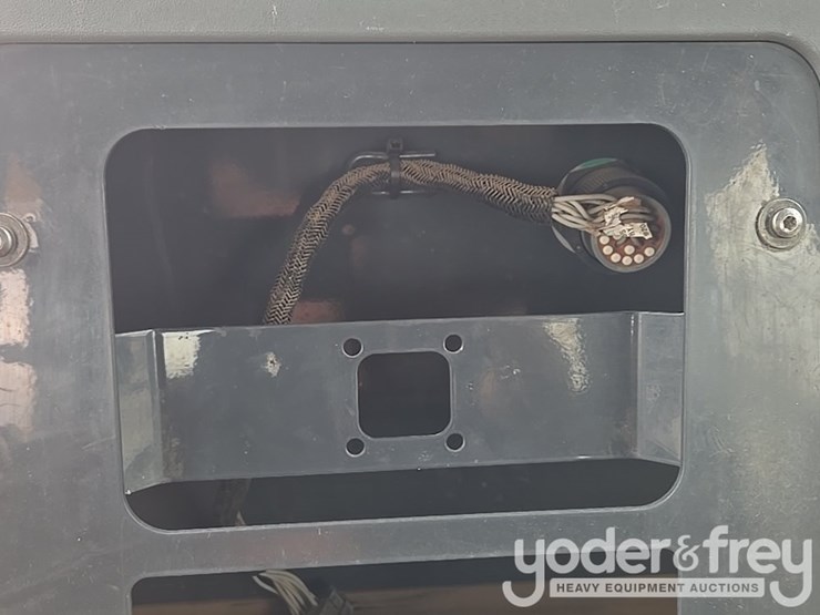 2019-deere-850l-wlt-image-112