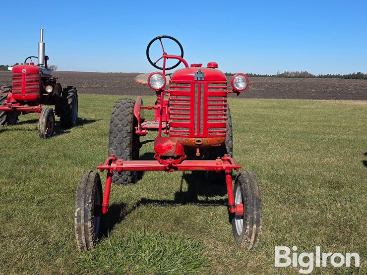 1955-farmall-cub-2wd-tractor-image-2