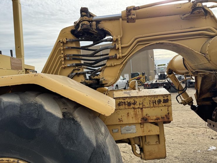 caterpillar-613b-image-13