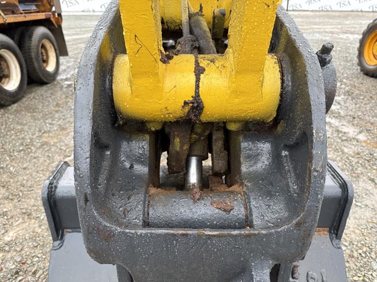 komatsu-pc138us-image-16