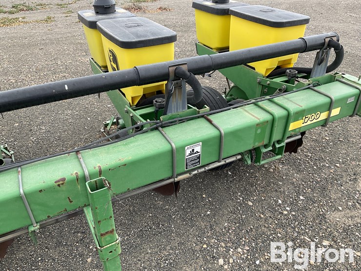 2002-john-deere-1700-image-18