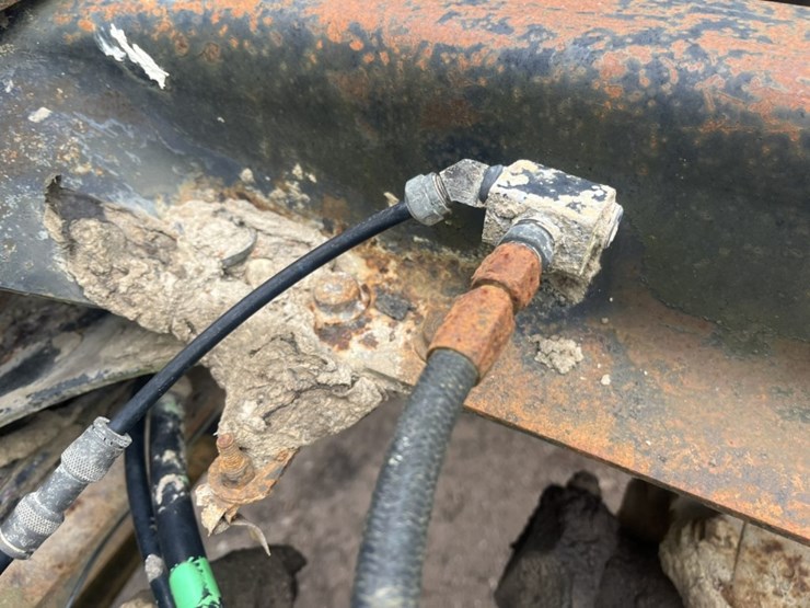 #1633-•-1995-freightliner-usf-1e-sleeper-cab-truck-tractor-image-25