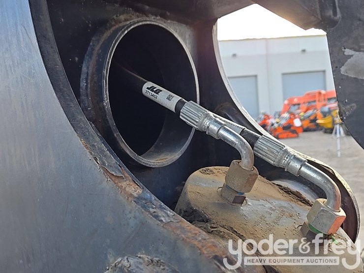 2016-sky-trak-8042-image-38