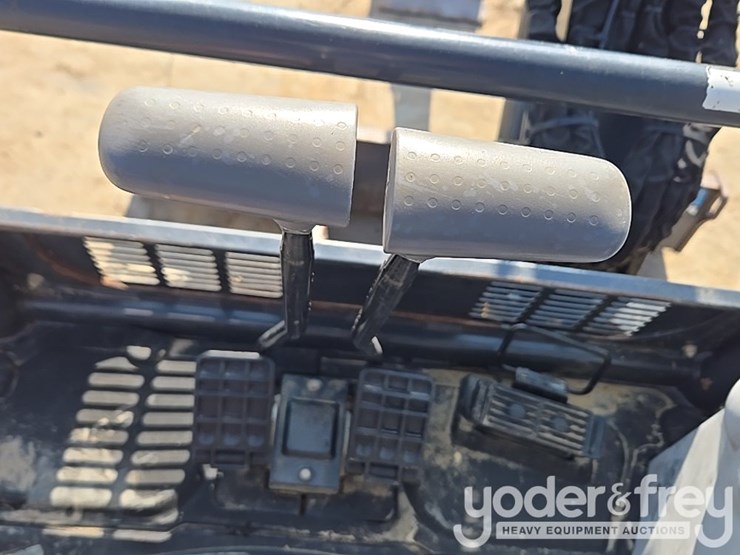 2020-deere-35g-image-79