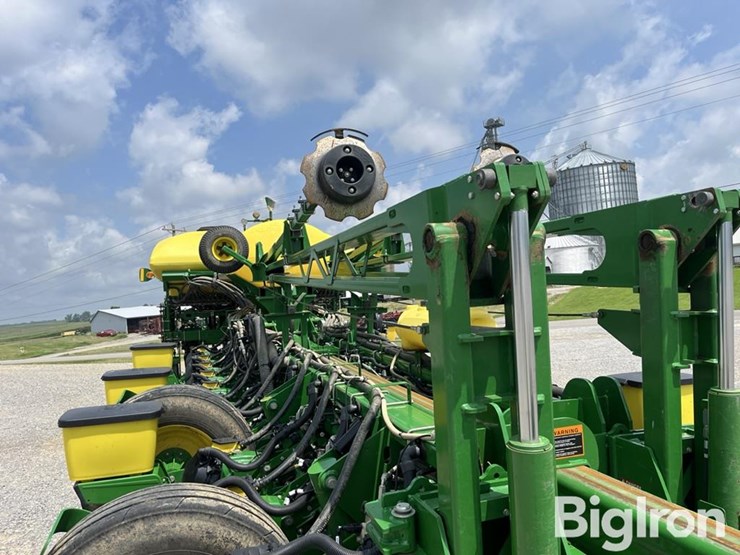 2020-john-deere-1775-image-19