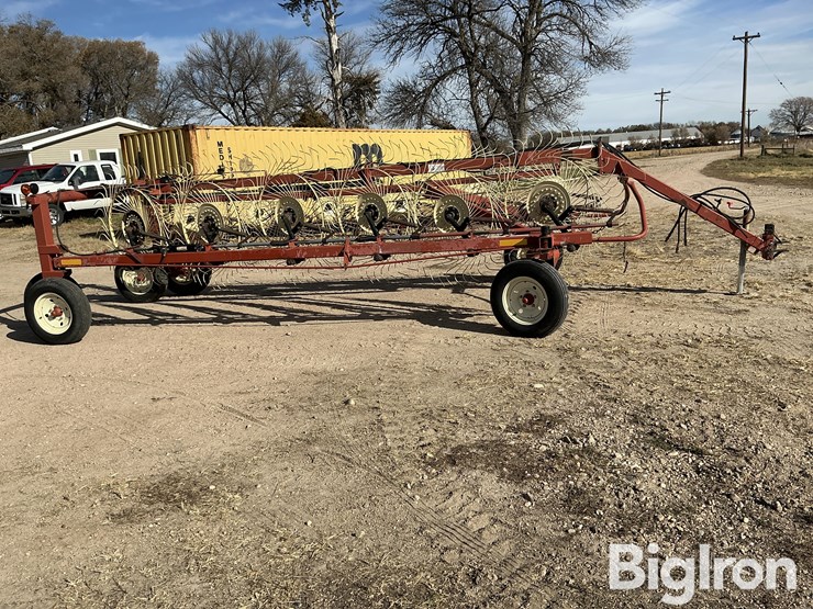 hesston-12-wheel-v-rake-image-4