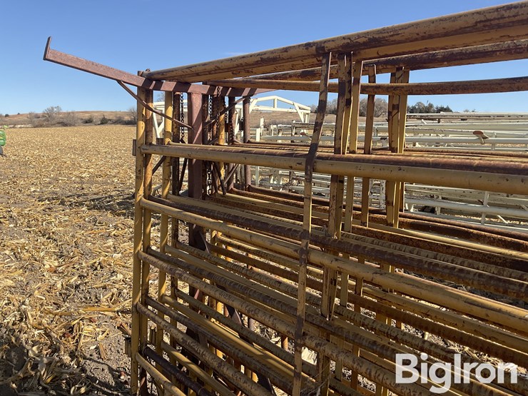 panel-trailer-w/-panels-image-15