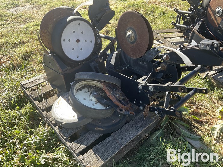 kinze-front-mounted-row-units-image-12