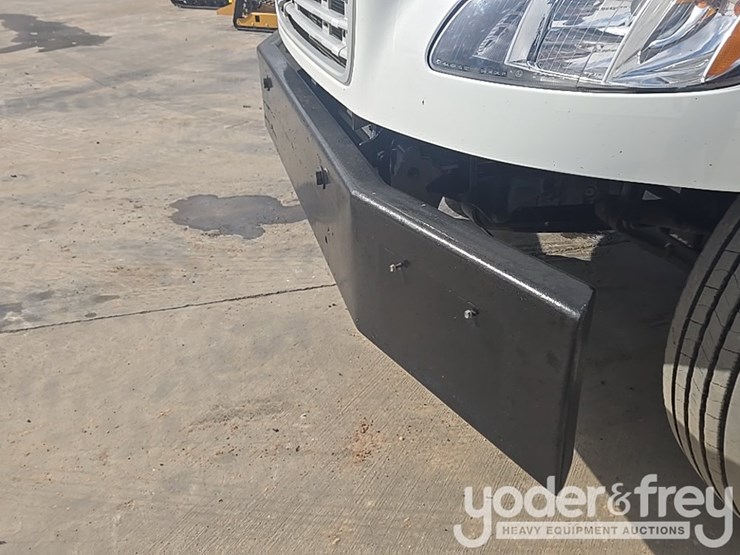 2021-freightliner-m2-106-image-12