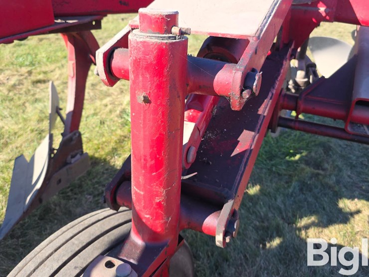 international-700-image-20