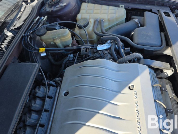 1995-oldsmobile-aurora-4-door-sedan-image-12