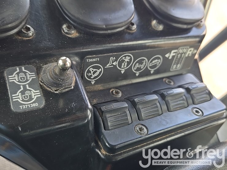 2017-deere-872g-image-166