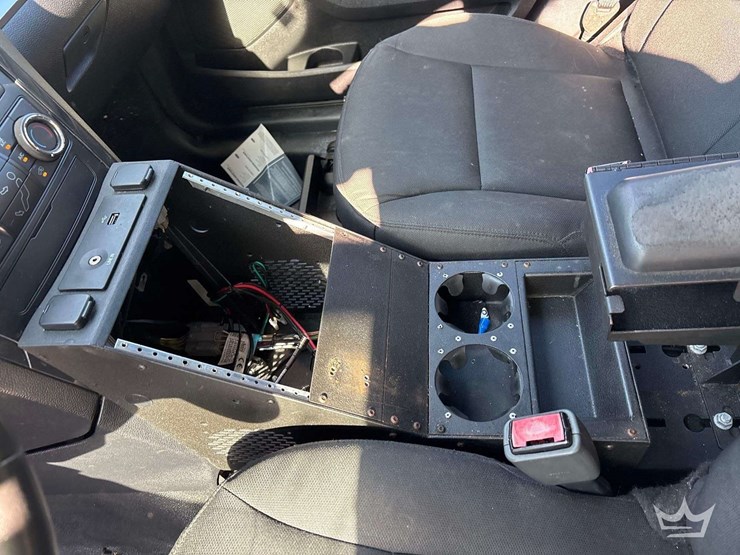 2017-ford-explorer-image-16