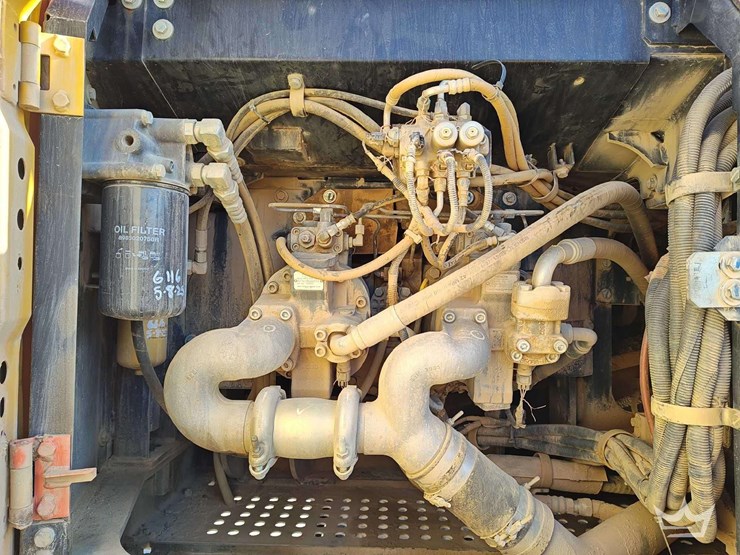 2019-hitachi-zx300-lc-image-15