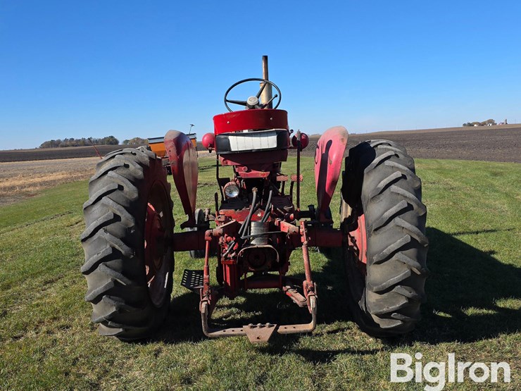 1959-farmall-560-diesel-2wd-tractor-image-6