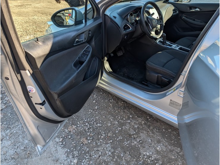 2016-chevrolet-cruze-image-13