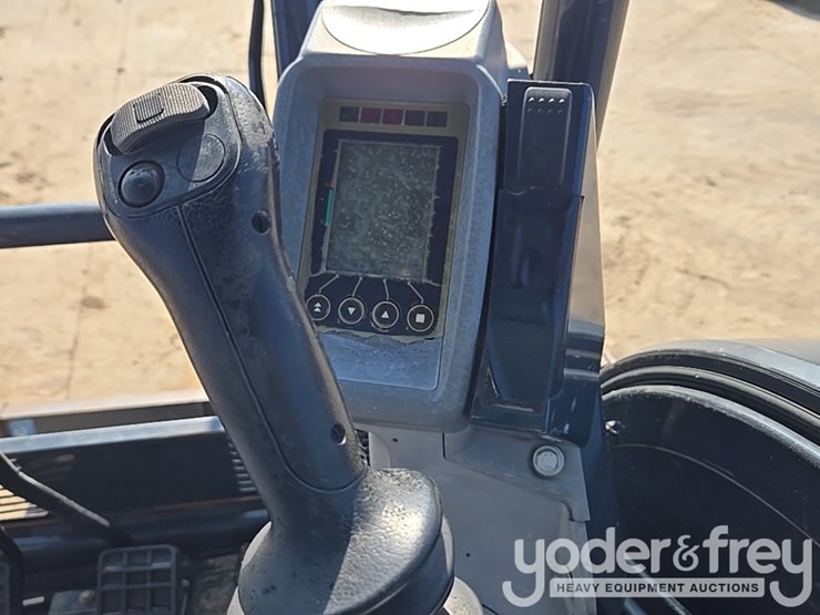 2020-deere-35g-image-80