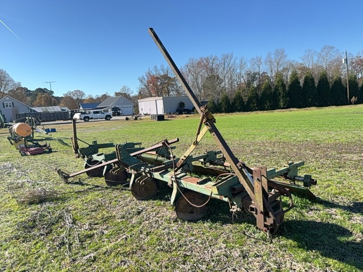 row-bedder---4-row-with-kmc-dirt-door-located-at-107-jernigan-swamp-rd.,-ahoskie,-nc-image-11