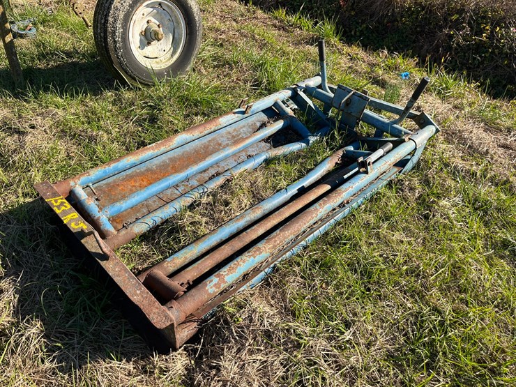 28”-cattle-head-gate-located-at-276-jonestown-road-snow-hill-nc-call-252-531-8061-for-more-info-image-2