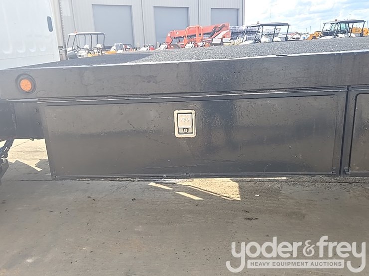 2021-freightliner-m2-106-image-59