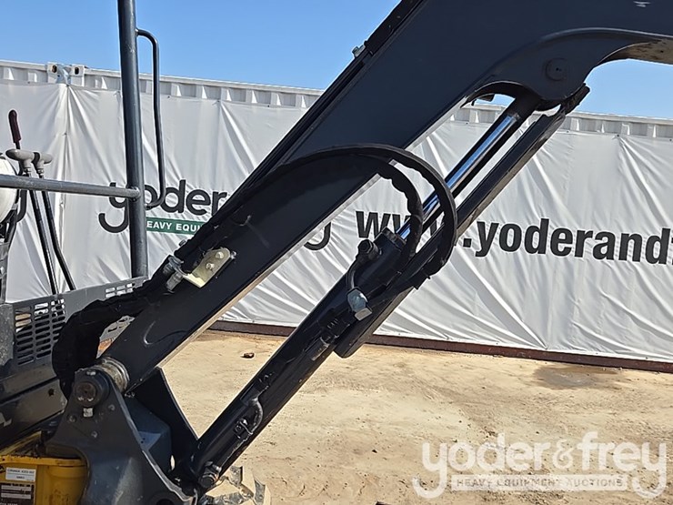 2020-deere-35g-image-45