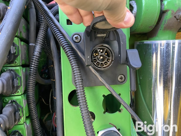 2011-john-deere-8345r-image-17