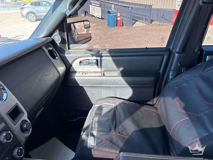 2016-ford-expedition-image-16