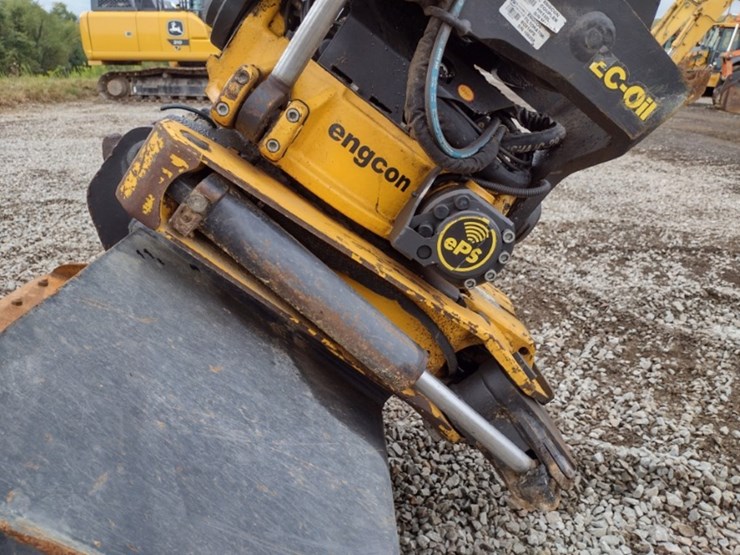 22-hyundai-hx140al-image-21