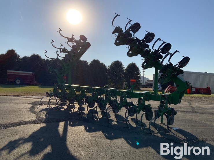 john-deere-16r30"-crop-cultivator-image-5